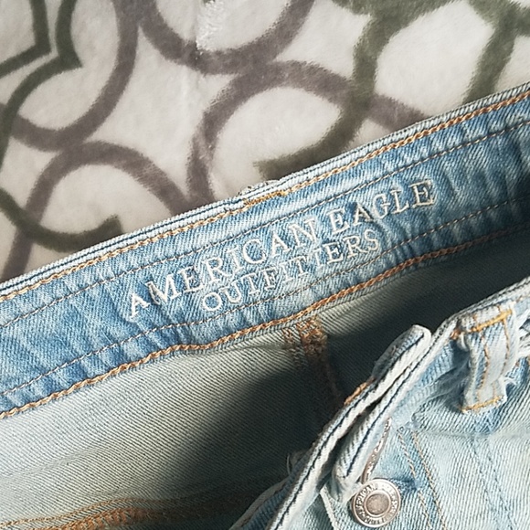 American Eagle light wash shorts - Picture 3 of 4
